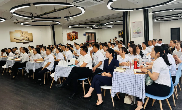 “食”刻守護(hù)，安全相伴！華逸府食品安全及營(yíng)養(yǎng)健康知識(shí)專(zhuān)項(xiàng)培訓(xùn)